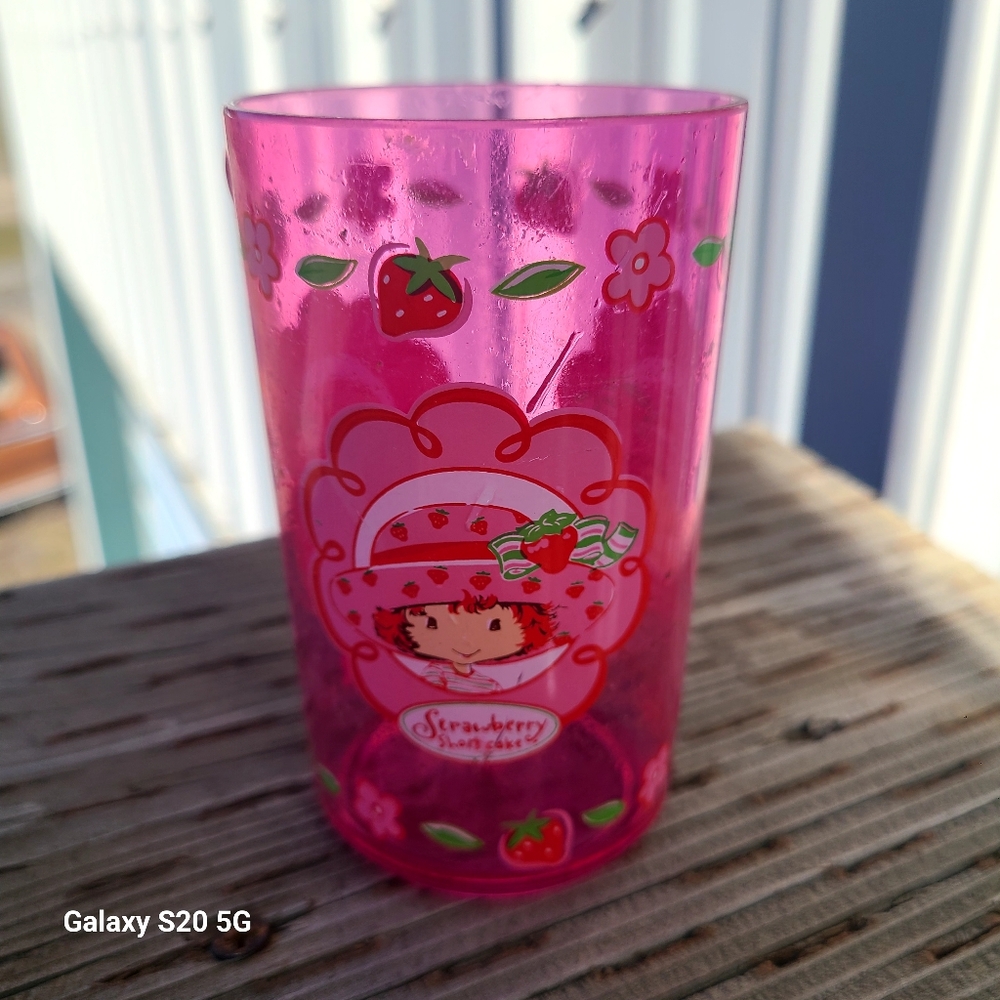 Strawberry shortcake dinnerware sets - Picture 3 of 4
